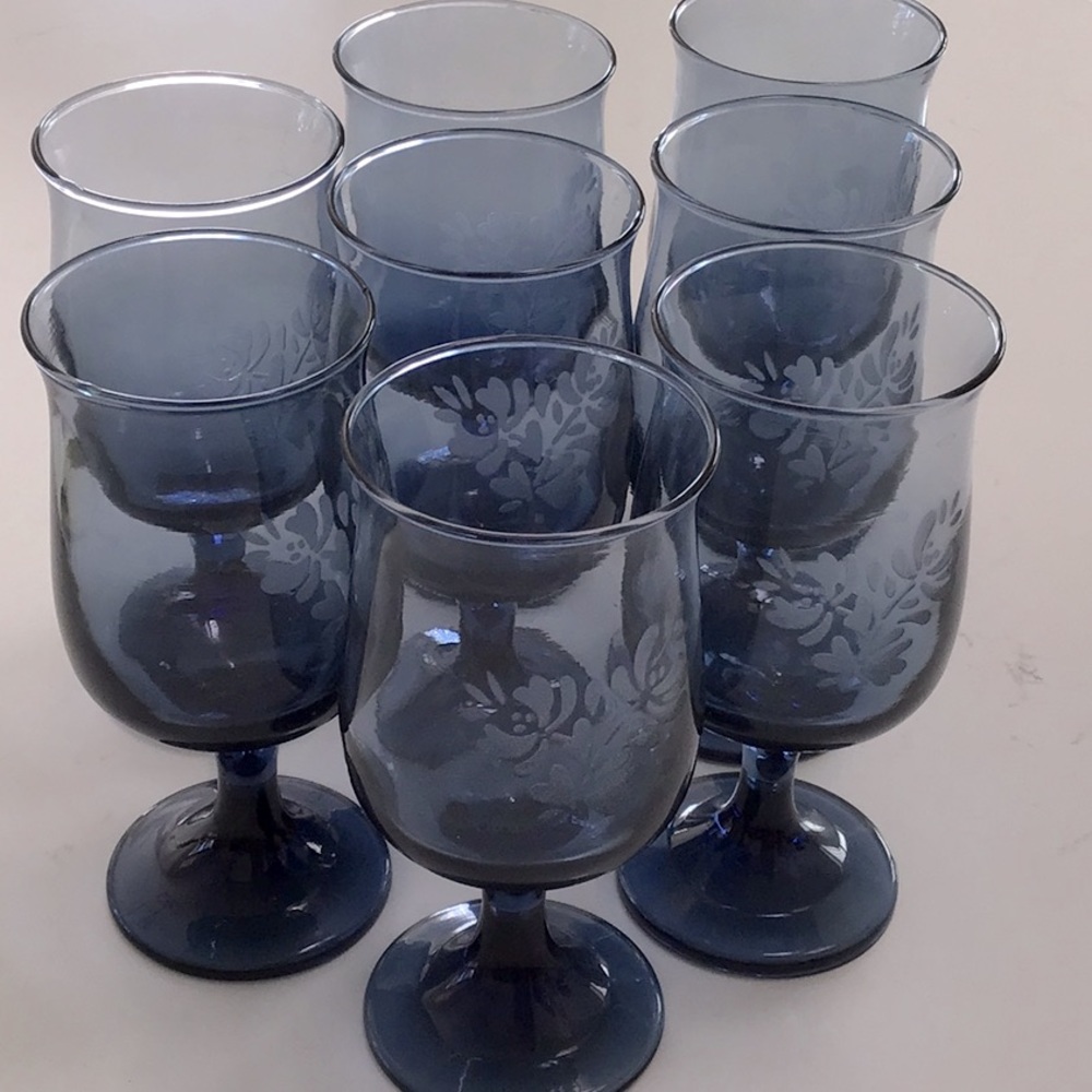 Set of 8 Pfalzgraff Yorktown blue glass white floral goblet stemmed glass